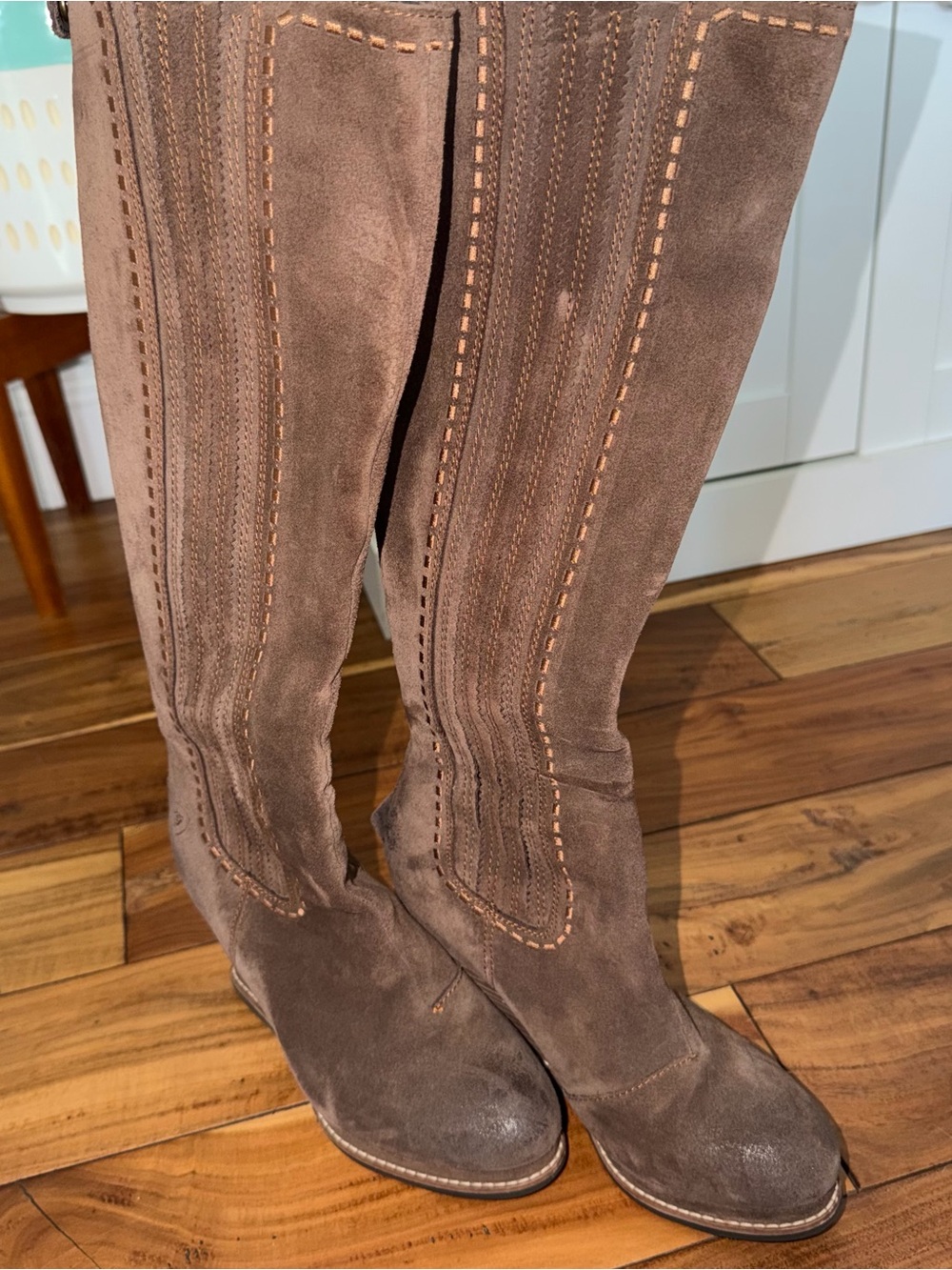 Ariat Brown Suede Boots sz 6